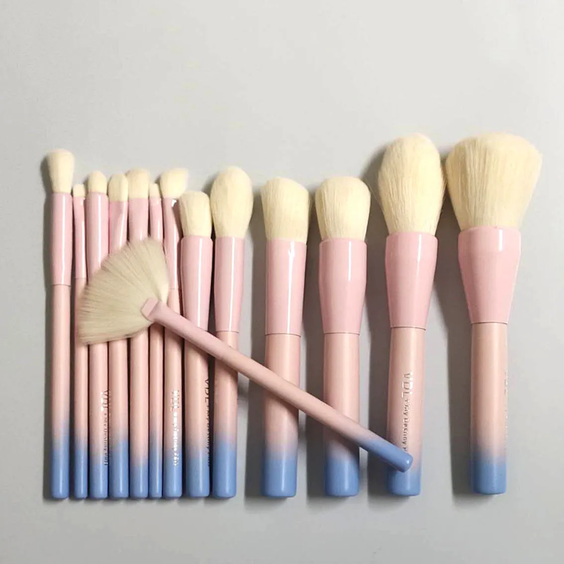 14 PCs Makeup Brushes White Imitation Wool Gradient Color Handle Pu Bag