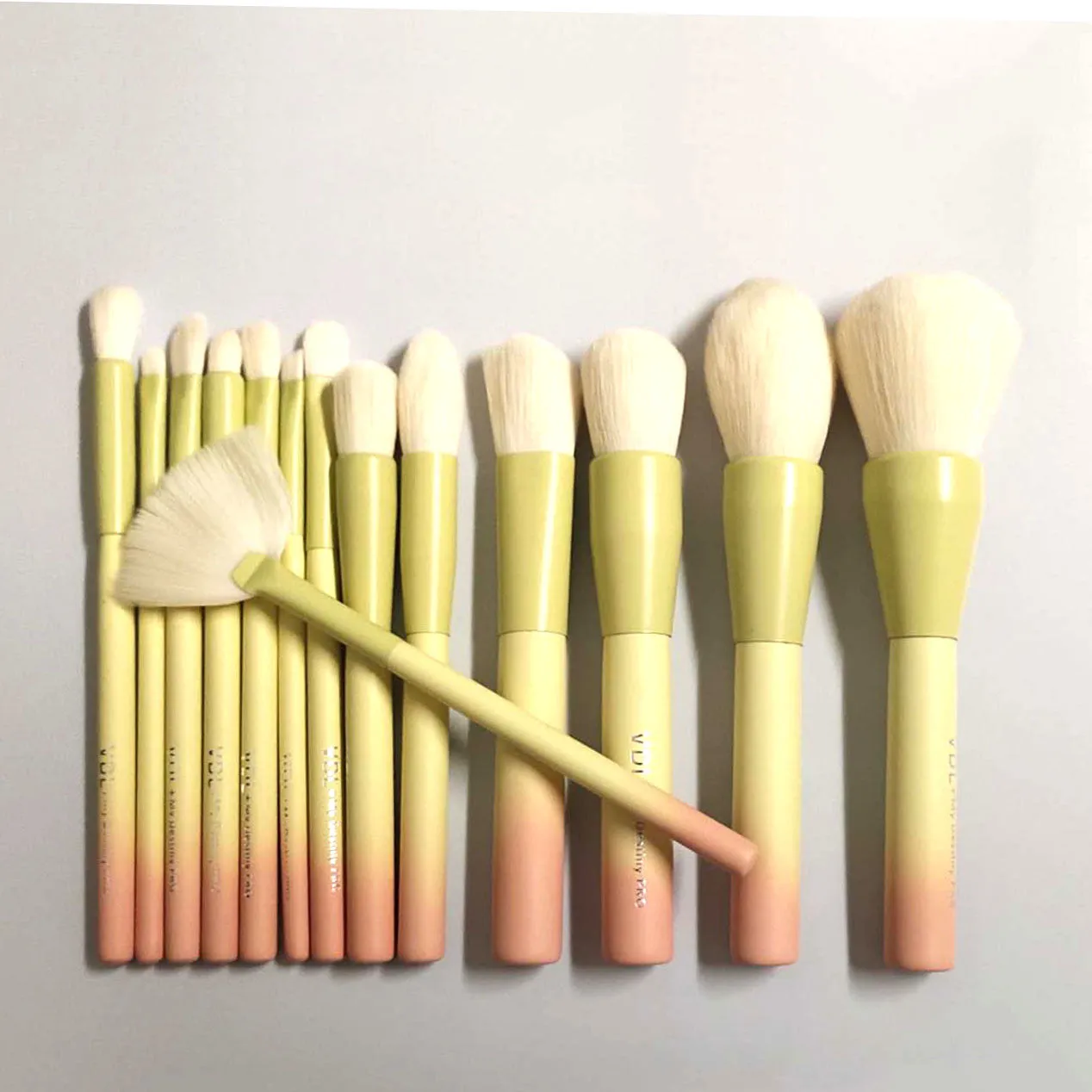 14 PCs Makeup Brushes White Imitation Wool Gradient Color Handle Pu Bag